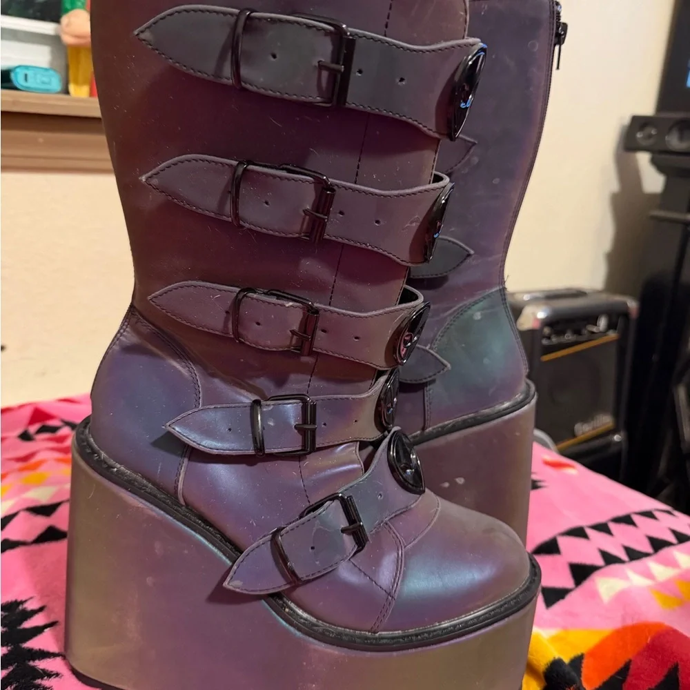 YRU REFLECTIVE DUNE ALIEN BUCKLE BOOTS WOMENS 9